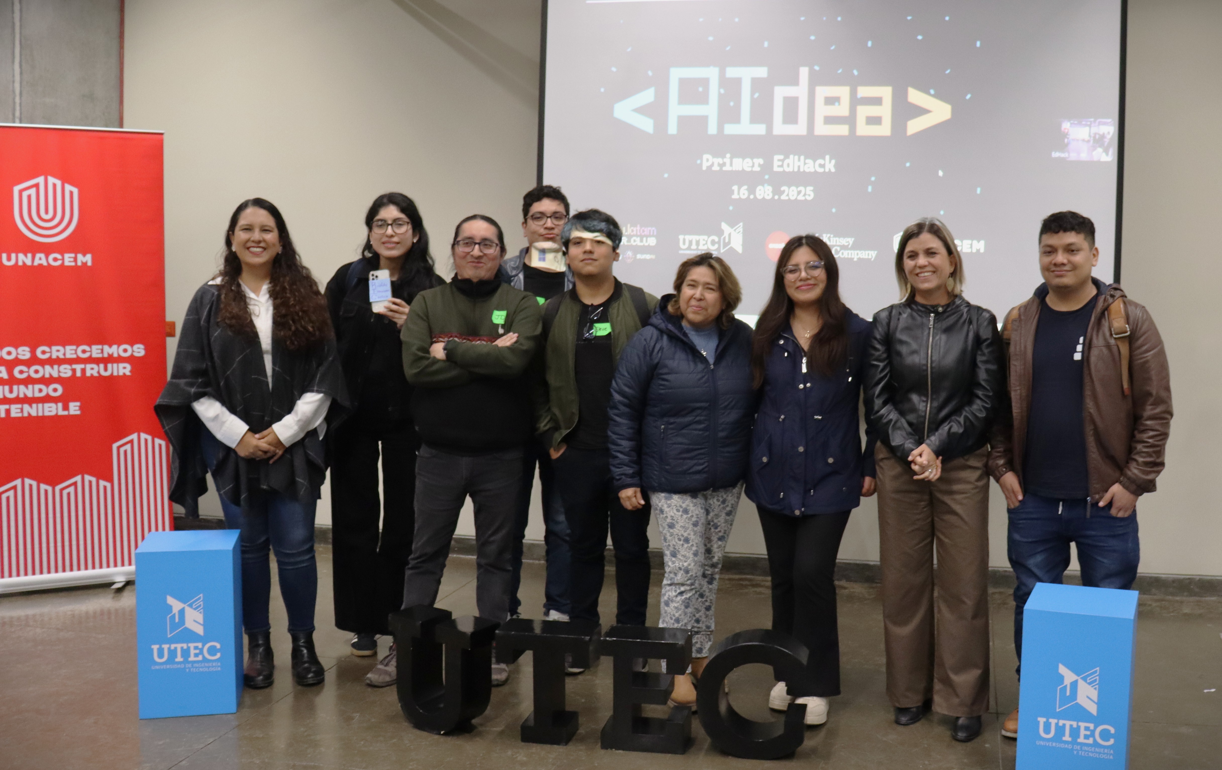 Equipo ganador primer EdHack y Jurado